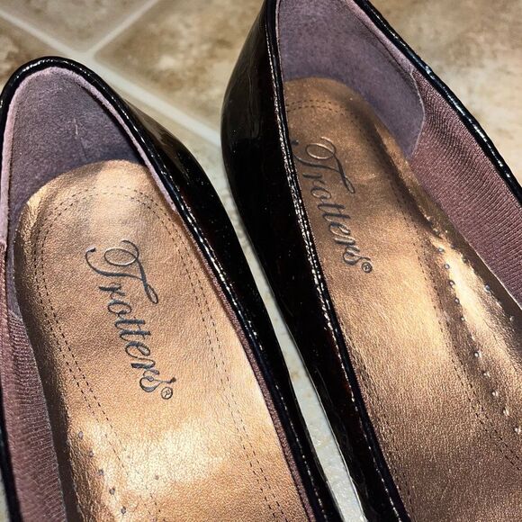 Trotters Women’s Chocolate Brown Patented Leather Low Heel Pumps Sz-7.5N - Picture 3 of 7